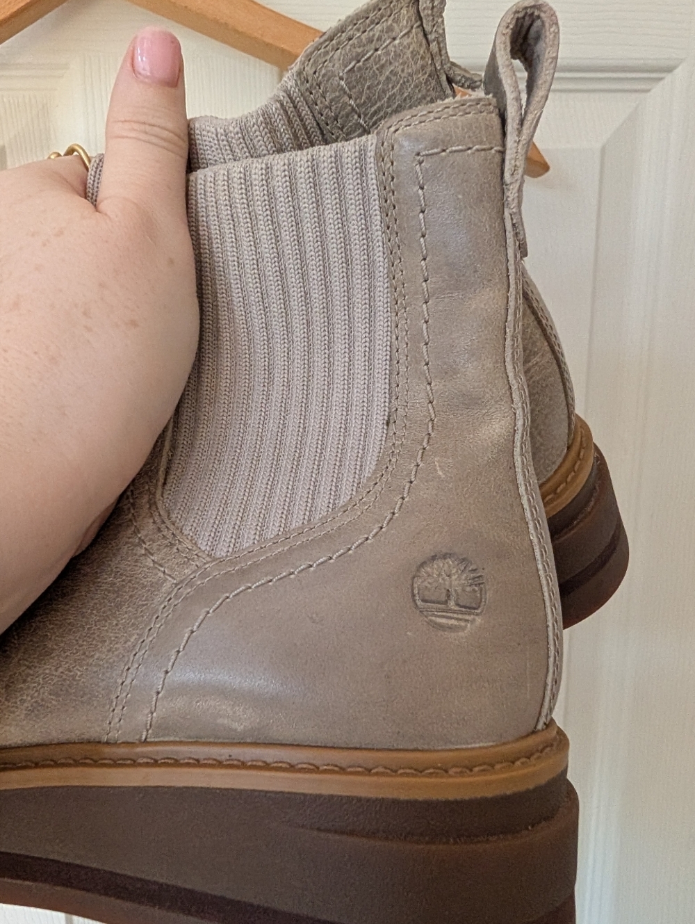 Timberland Women's Chelsea Boot in Taupe 7.5 - Picture 7 of 8